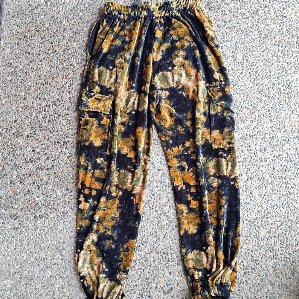 Urban Outfitters Penelope Velvet Joggers Black Green Orange Gold XS Cozy Chic - Picture 7 of 12